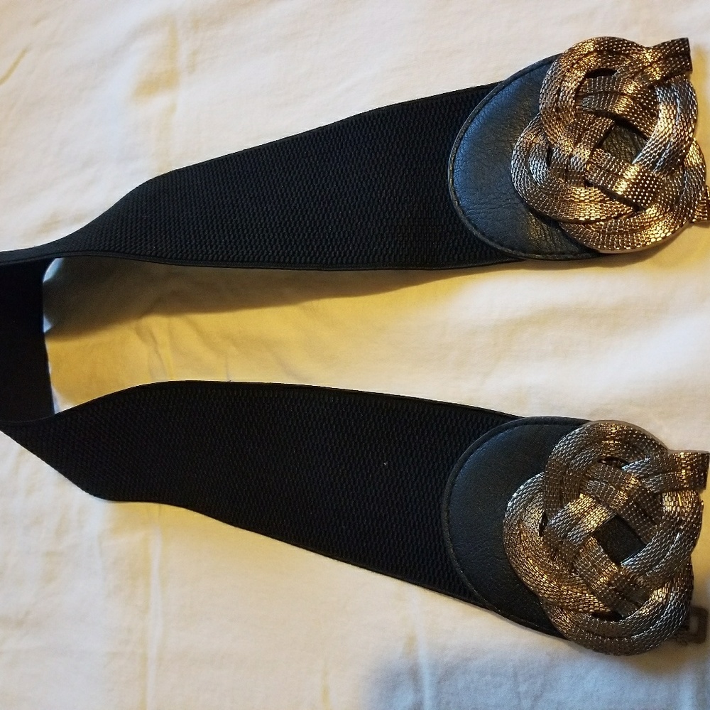 Black belt with copper buckle design.